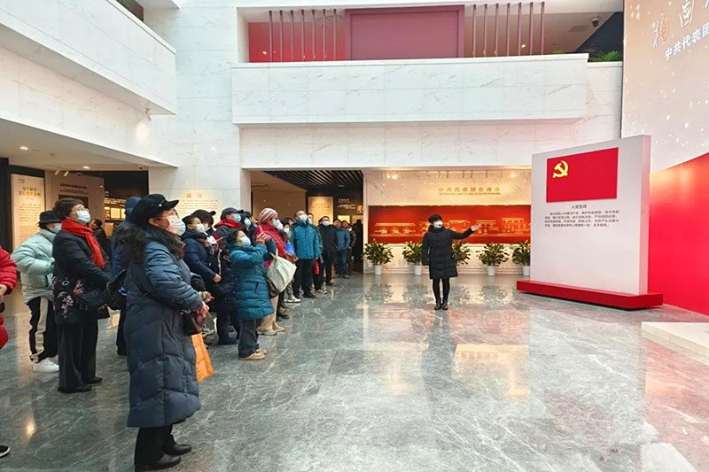 1704262804916564.jpg 江苏省南京市玄武区长江路社区开展“重温革命岁月,传承红色精神”活动(1).jpg