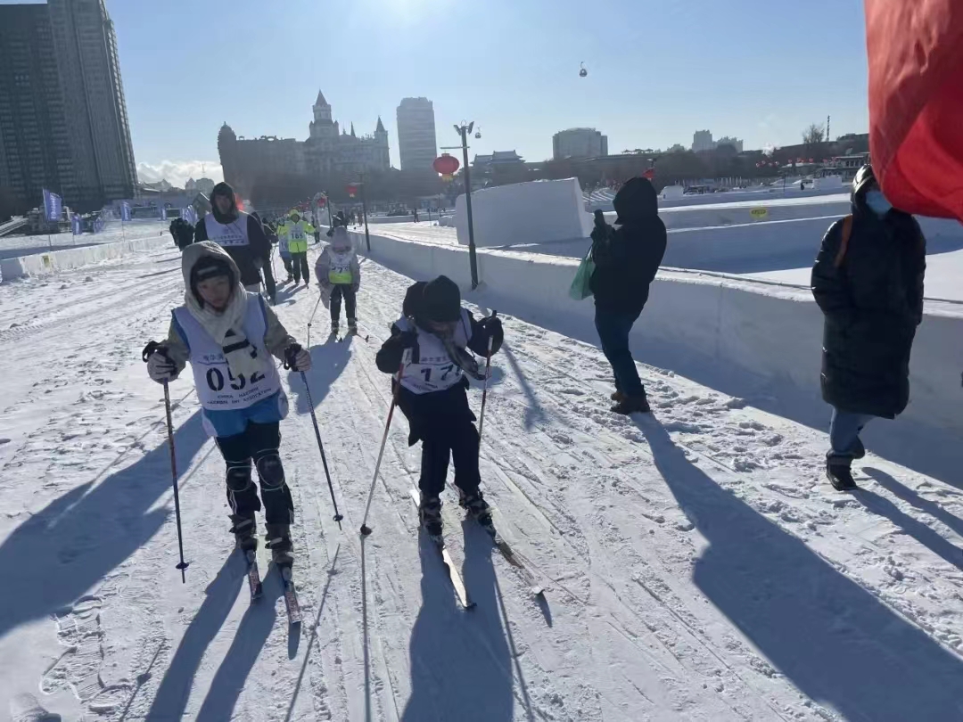 1704335498150954.jpg 团结校滑雪一.jpg