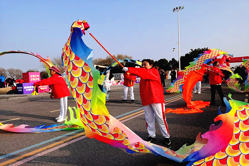 1704356368369719.jpg 江苏省南京市玄武区“五老”志愿者助力“2024南京市第42届元旦健身长跑运动会” (11).jpg