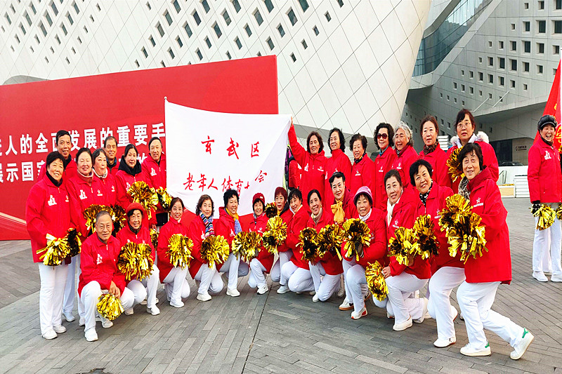 1704356379133523.jpg 江苏省南京市玄武区“五老”志愿者助力“2024南京市第42届元旦健身长跑运动会” (14).jpg