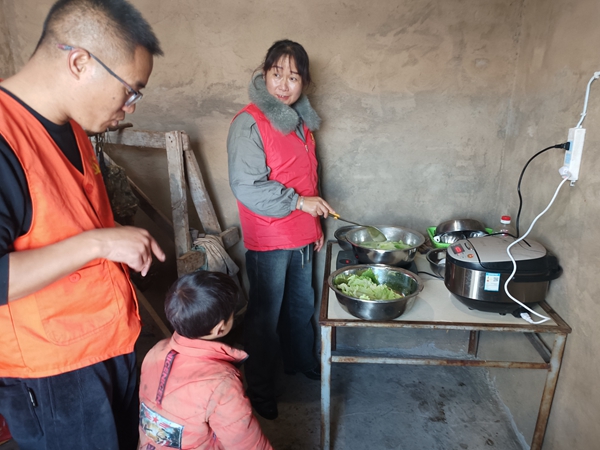 1704447597615053.jpg 慰问现场.jpg