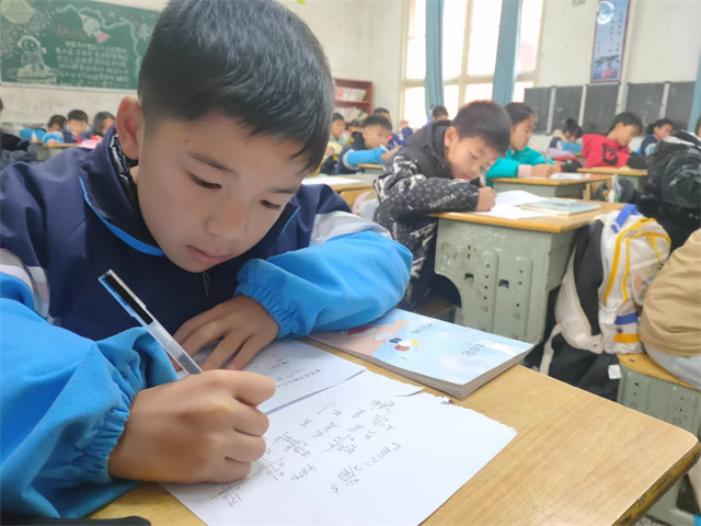 1704522073719912.jpg 专心计算.jpg