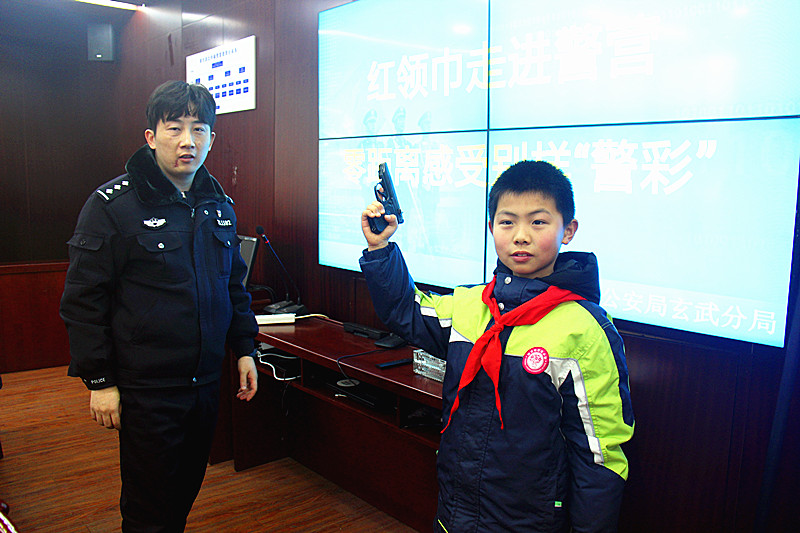 玄武湖街道关工委联合板仓派出所关工站开展“警营开放日”活动(5).jpg