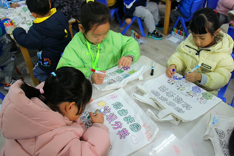 玄武湖街道关工委联合开展“绿色家园，垃圾分类”主题绘画活动(6).jpg