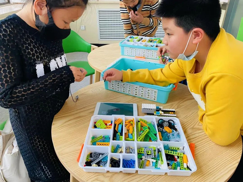 元宝山区新景四季东社区科技课程活动照片4jpg_副本.jpg