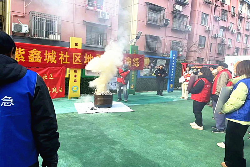 江苏省南京市玄武区锁金村街道紫鑫城社区关工委开展应急演练活动 (4).jpg