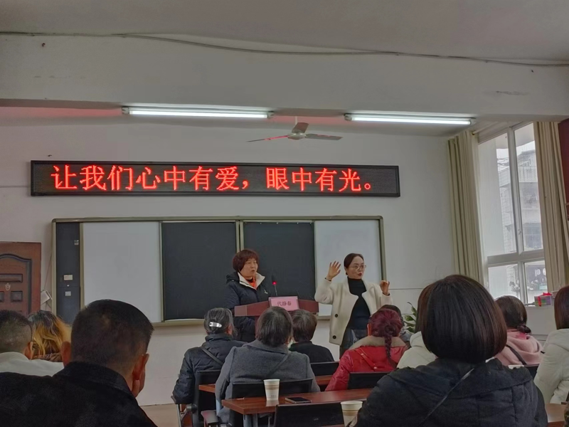 东街小学讲座图片6.png