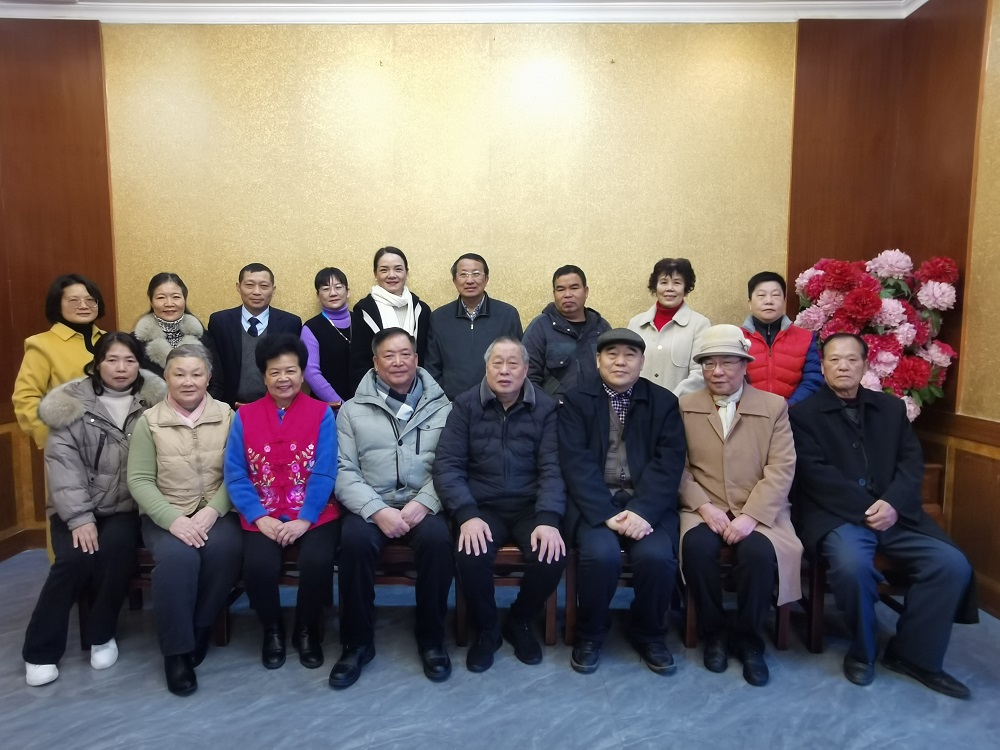 与会人员合影留念1.jpg