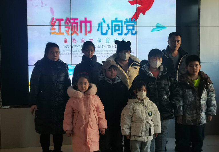元宝山区西露天街道平西北街关工委诗歌朗诵会照片2_副本.jpg