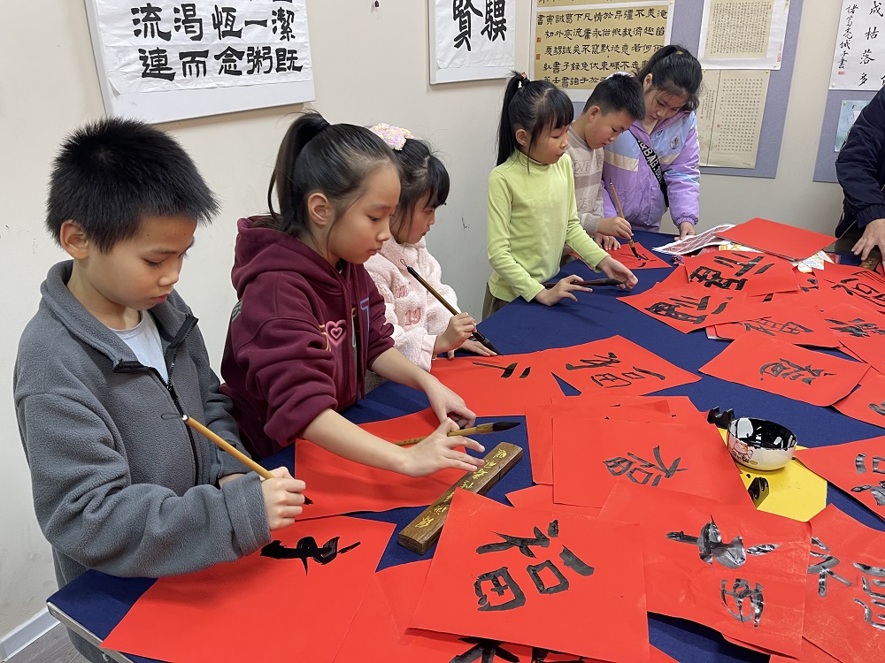 孩子们认真书写1.jpg