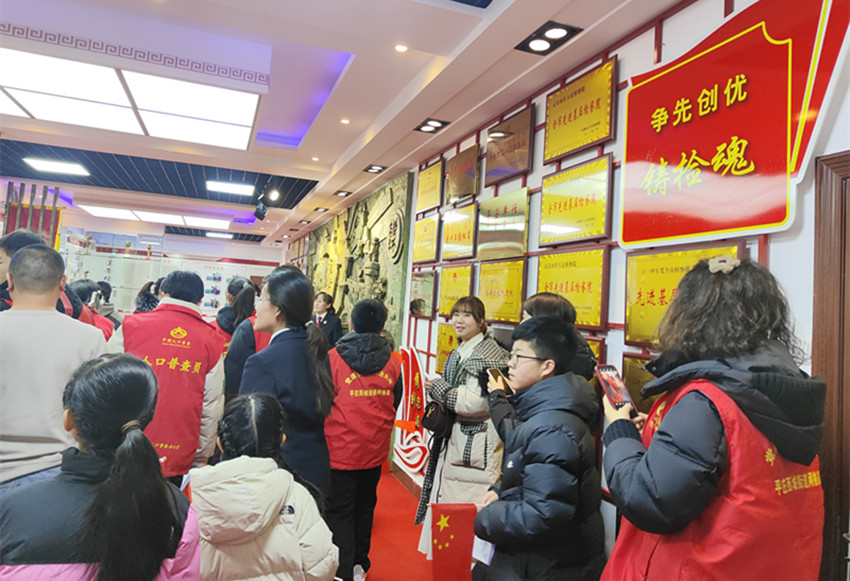 1709255151965643.jpg 元宝山区王府社区你好!人民检察官法制进社区活动照片5_副本.jpg