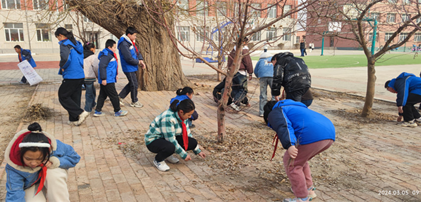 1709860703465101.jpg 元宝山区马蹄营子学校学雷锋活动照7_副本.jpg