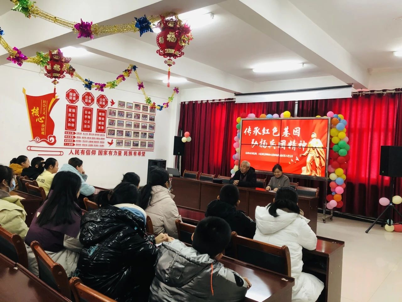 1710147385706433.jpg 1.师市关工委邀请师市“五老”讲师团成员、火箭农场离退休第三党支部党员张生成老师进行《传承红色基因 弘扬兵团精神》主题宣讲。.jpg