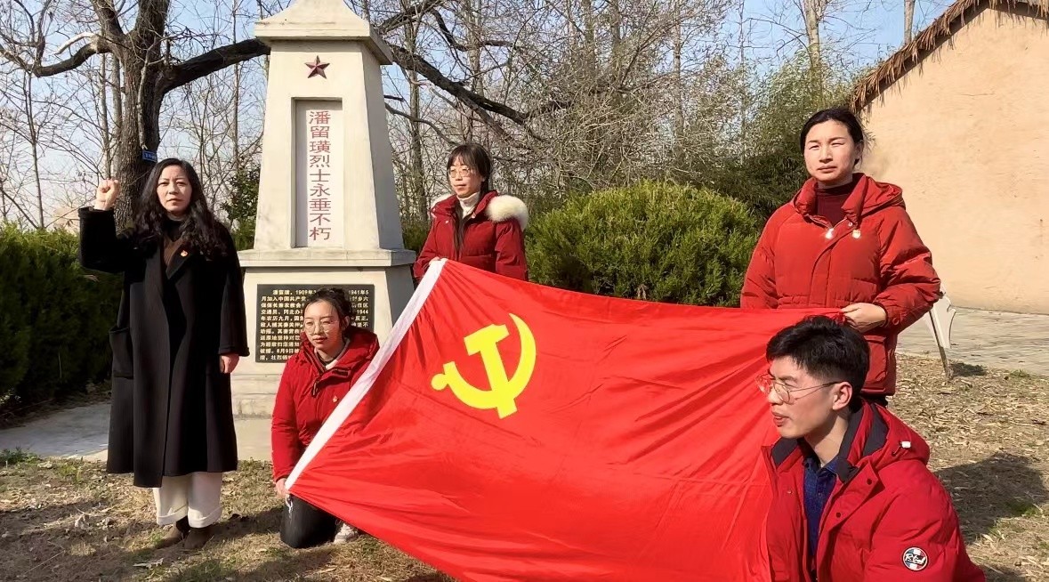 龙8.jpg