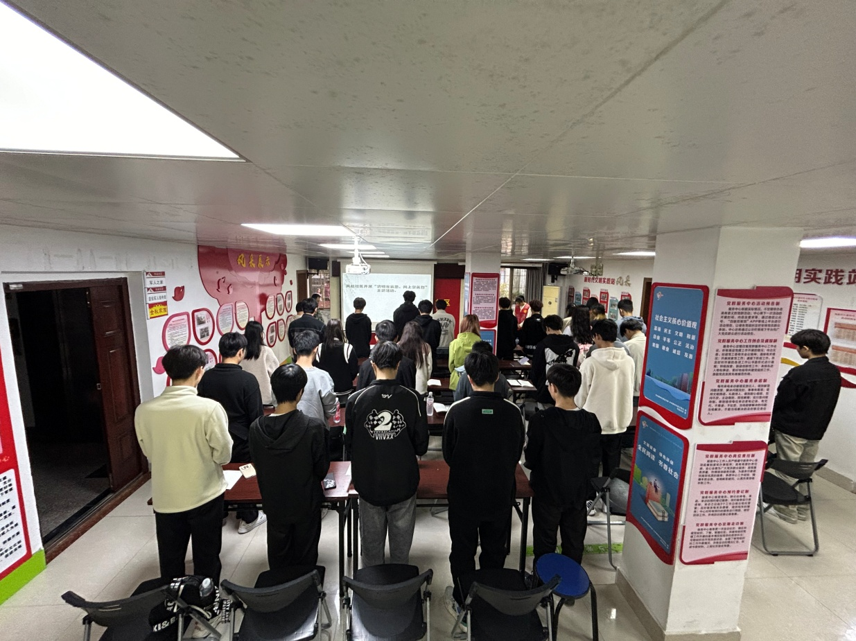 集中组织辖区退役军人、柳州市职业技术学院学生开展网上祭英烈活动2.png