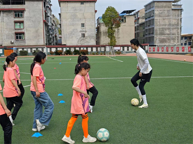 1711499125979599.jpg 切磋球艺.jpg