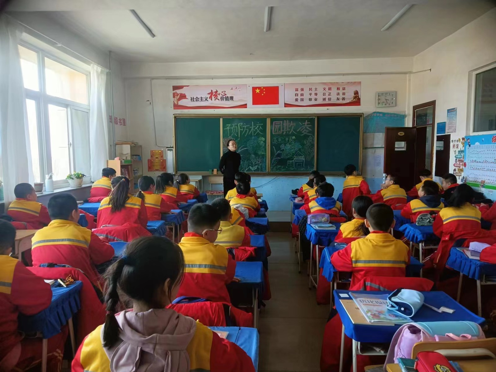 元宝山区元矿小学法制教育活动照片9pg.jpg