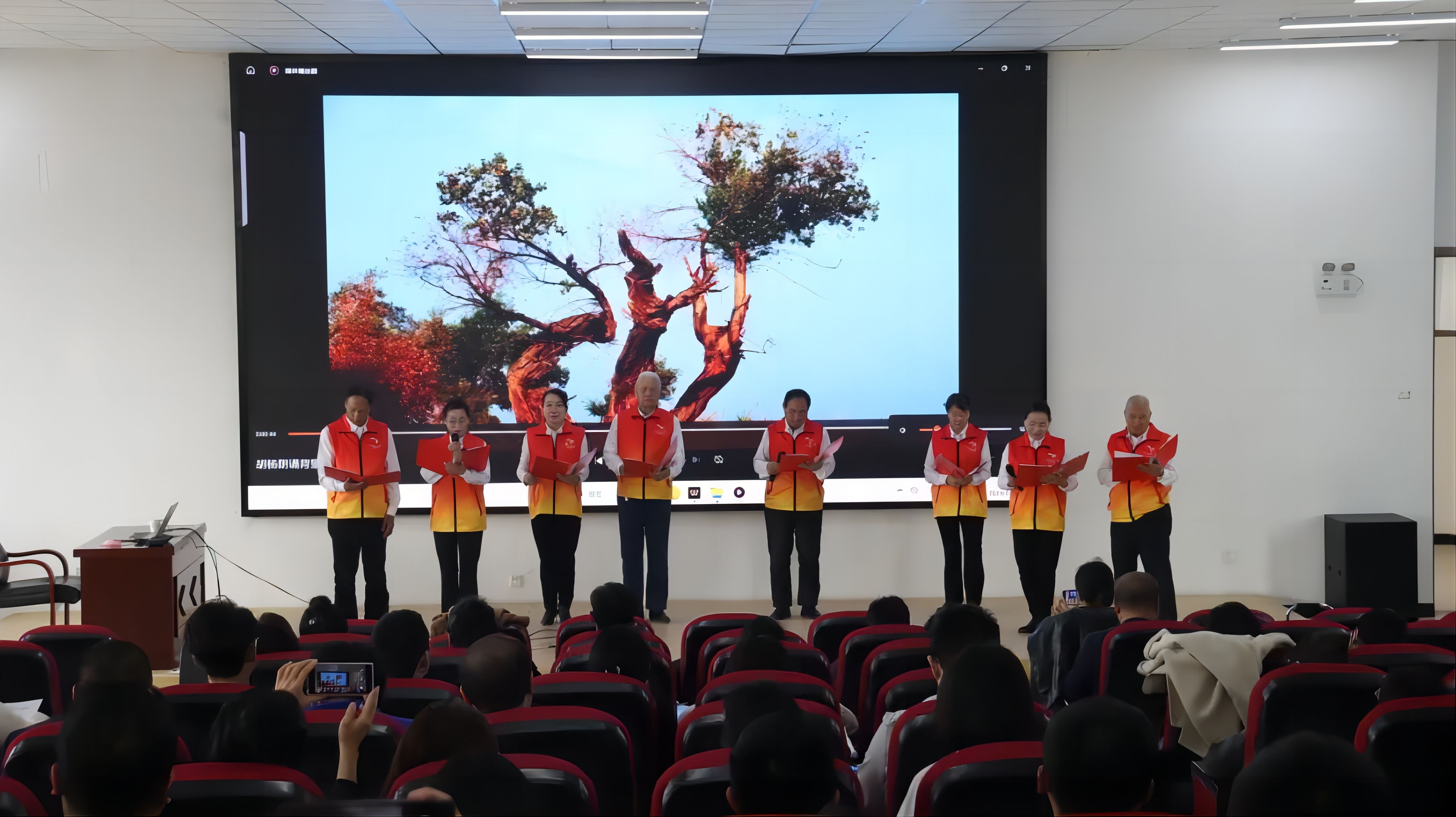 1711716416903485.jpg 银青对话(1).jpg