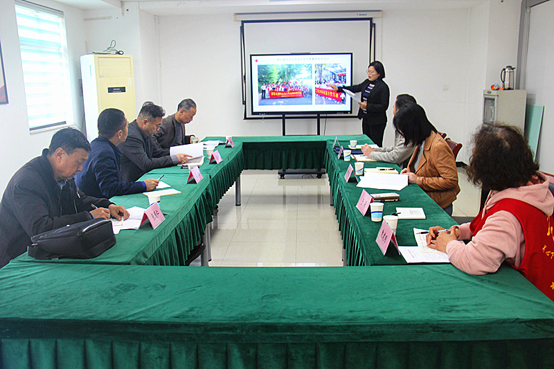 玄武区关工委调研玄武湖街道樱驼花园社区关心下一代工作 (9).jpg