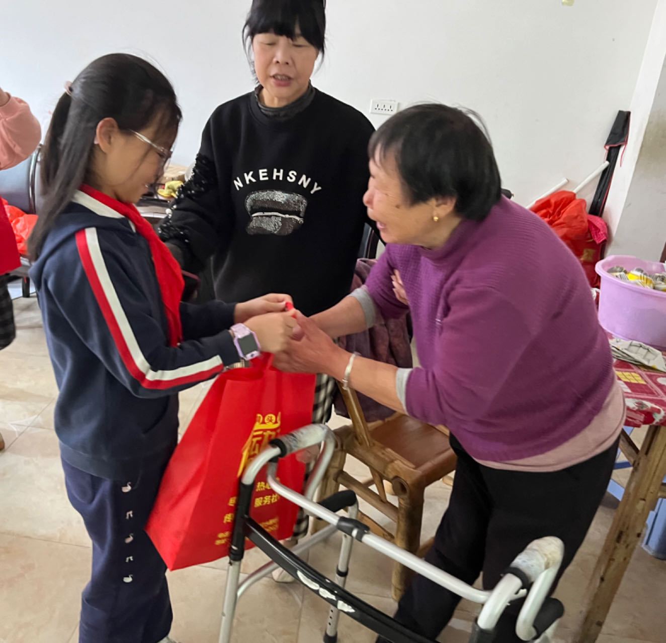 清明 慰问.jpg