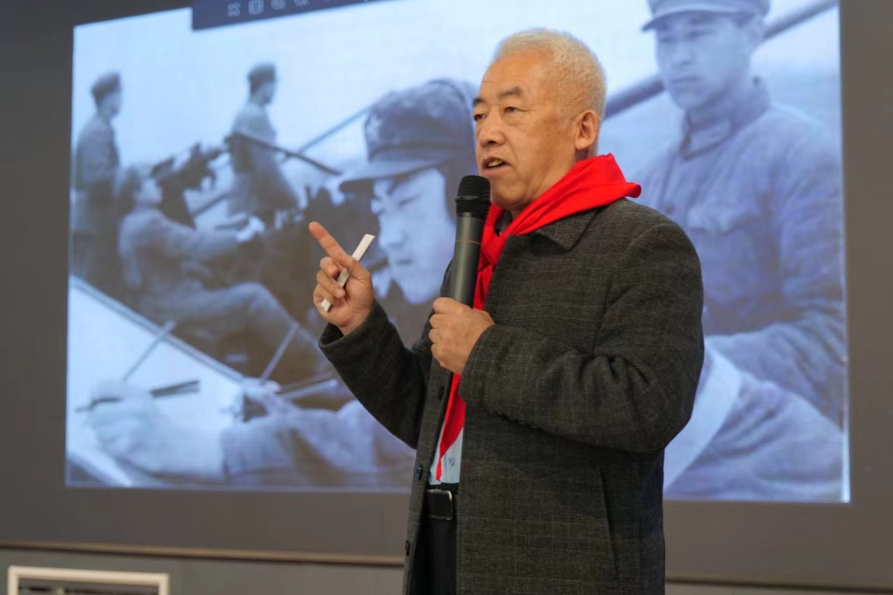 1711939482729853.jpg 元宝山区平矿二小“五老”进校园活动照片22jpg.jpg