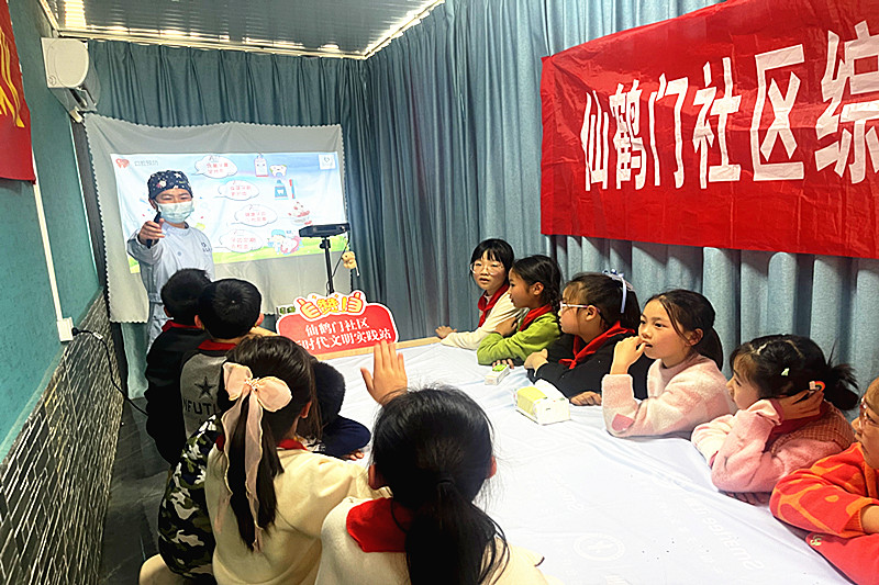 玄武区玄武湖街道仙鹤门社区关工委组织青少年开展“绿色美味，青团聚会” 手工实践活动(5).jpg