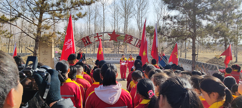 1712047002622639.jpg 元宝山区马蹄营子学校清明节活动照片8jpg_副本.jpg