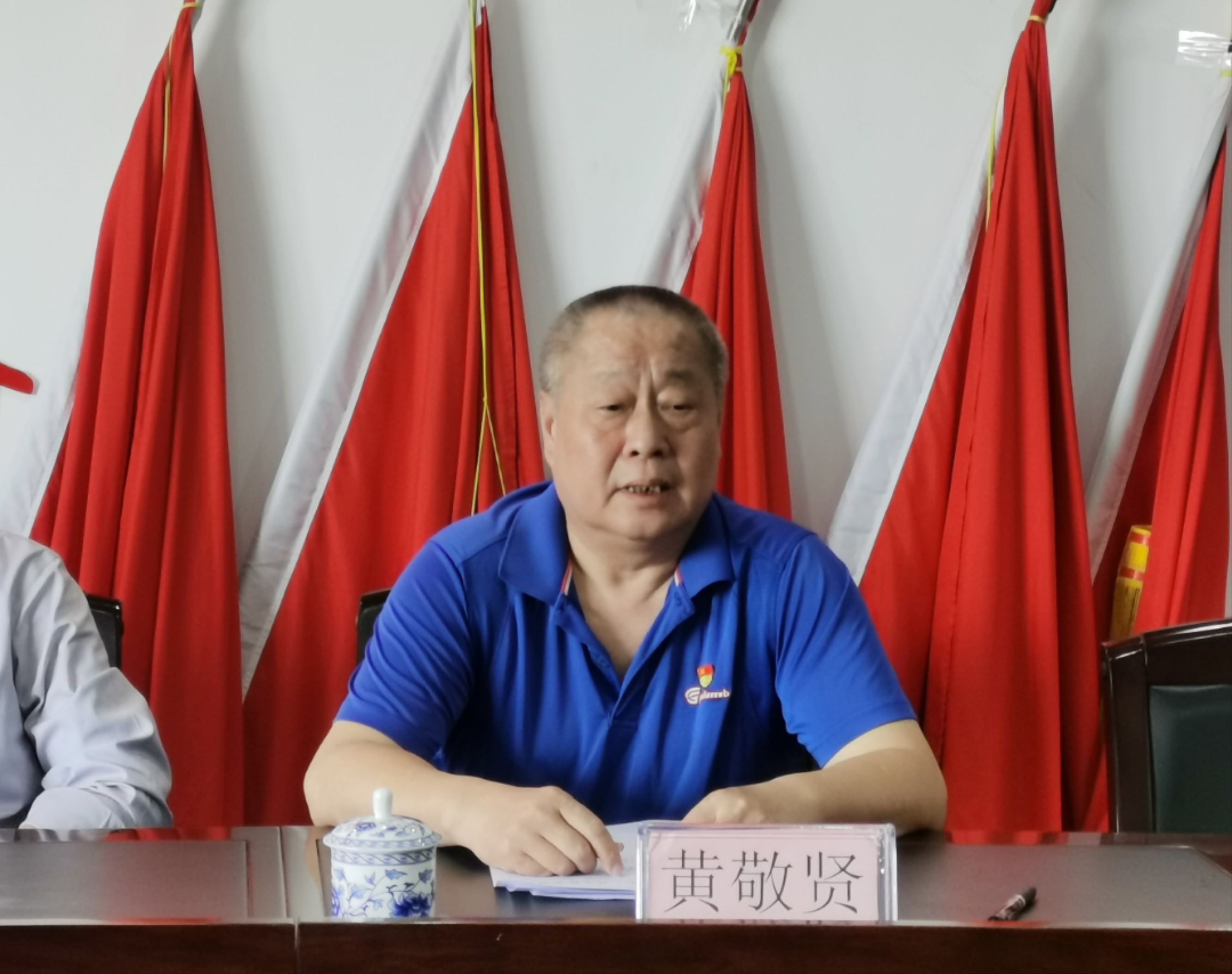 会议由区关工委驻会常务副主任黄敬贤主持。.jpg