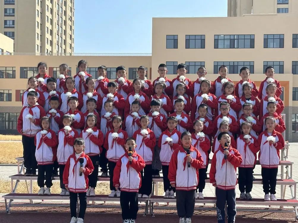 1712129155412104.jpg 元宝山区西城小学清明节活动照片1.jpg