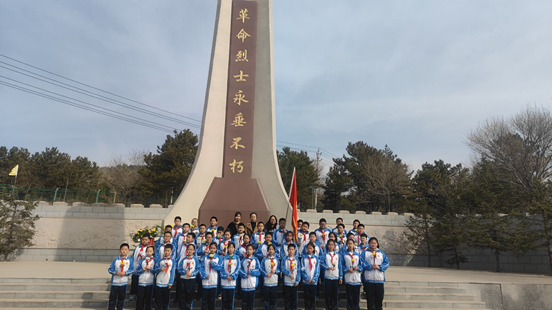 1712129251305021.jpg 元宝山区向阳小学清明节活动照片1_副本.jpg