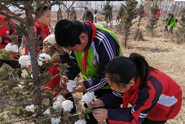 1712129859703485.jpg 元宝山区美丽河小学清明节活动照片2_副本.jpg