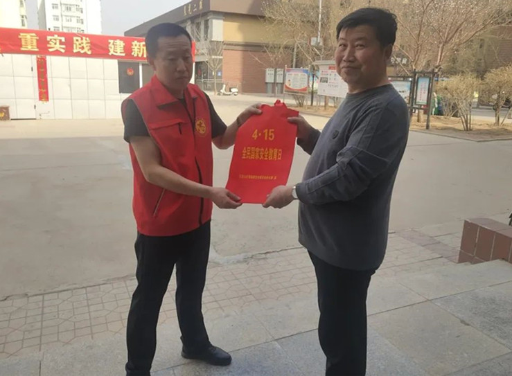 1713237433614707.jpg 元宝山区银河社区安全宣传活动照片1_副本.jpg