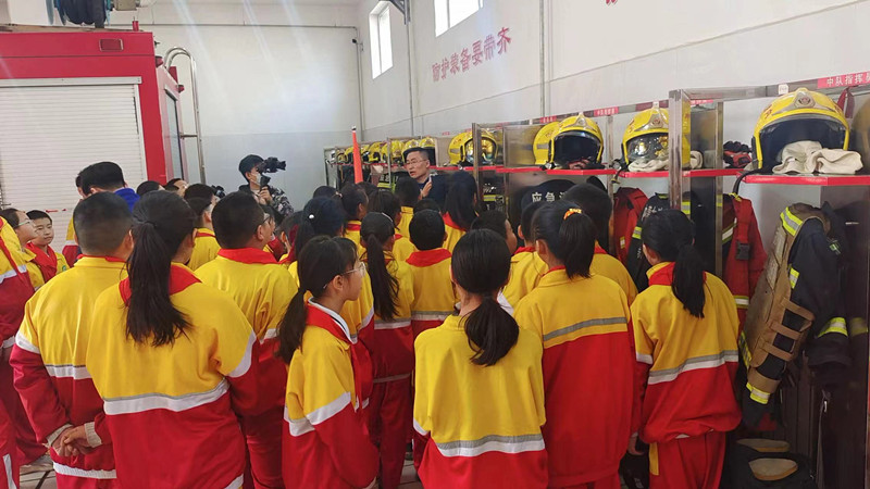 1713922186879757.jpg 元宝山区东城街道银河社区、实验小学消防安全培训活动照片6_副本.jpg