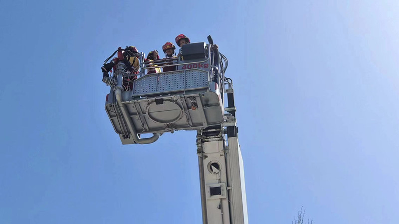 1713922212882134.jpg 元宝山区东城街道银河社区、实验小学消防安全培训活动照片2_副本.jpg