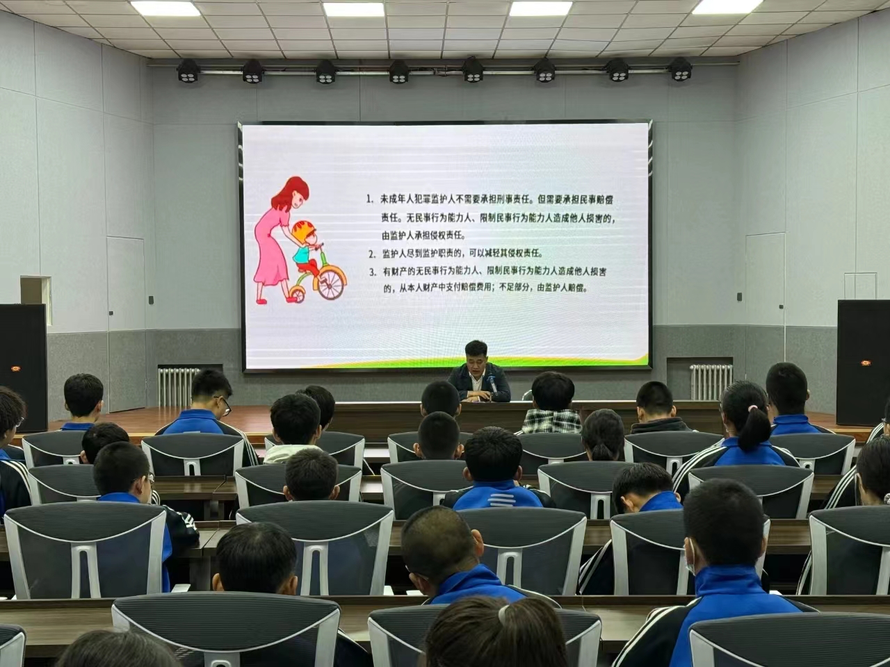 大庆市红岗区八百垧街道司法所关心下一代关爱工作站组织开展了“关爱保护未成年人健康成长”系列活动 (1).jpg