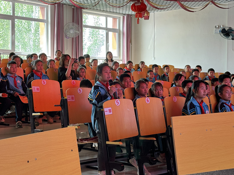 1715909432136115.jpg 元宝山区马林小学劳模工匠进校园活动照片3_副本.jpg