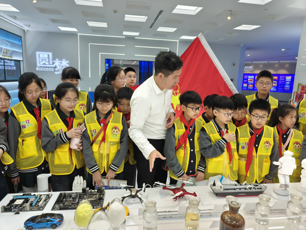 1715933033671985.jpg 参观恒力集团3=.jpg