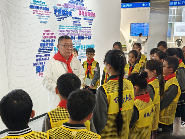 1715933463193279.jpg 参观恒力集团4=.jpg