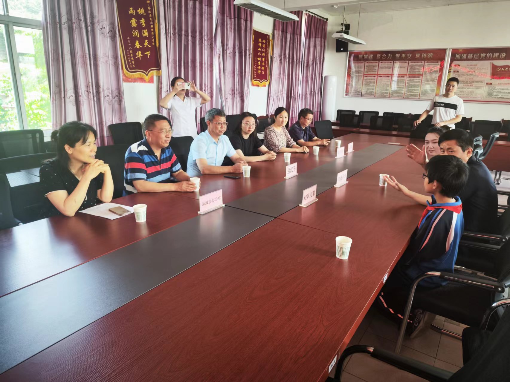 1716190622124827.jpg 众人关爱.jpg