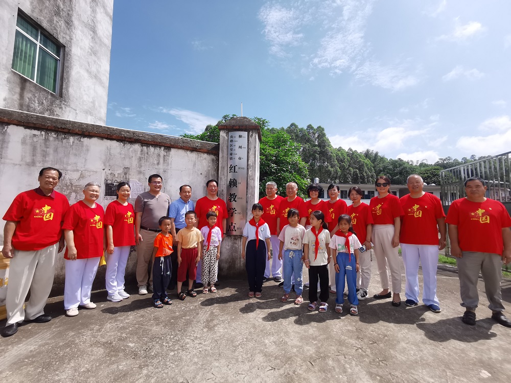 1716289750148570.jpg 合影留念1.jpg