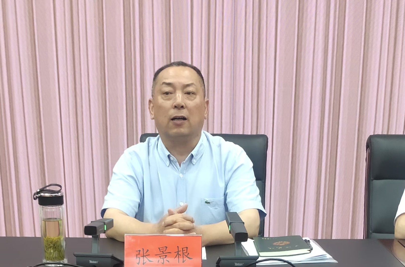 1716430461150664.jpg 景德镇市关工委主任张景根会议上讲话.jpg