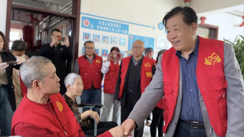 1716514980593454.jpg 元宝山区平庄城区街道星海社区关工委敬老活动照片5jpg_副本.jpg