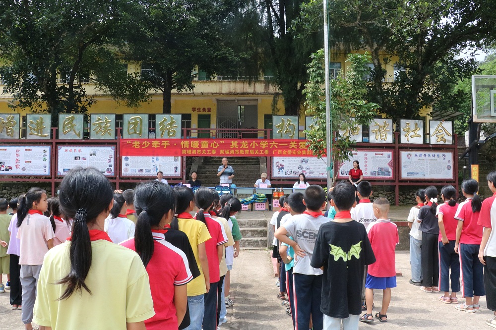 1716781218299016.jpg 慰问现场(火炬1).jpg