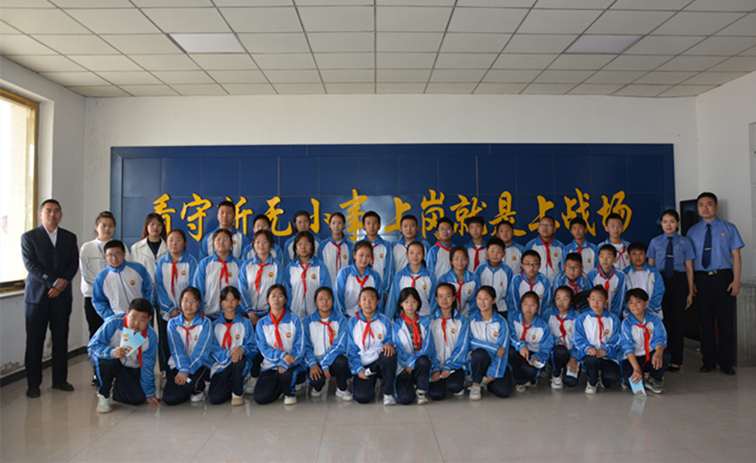 1716858039754891.jpg 元宝山区新华社区、向阳小学”法在心中,行在校园“活动照片4_副本.jpg