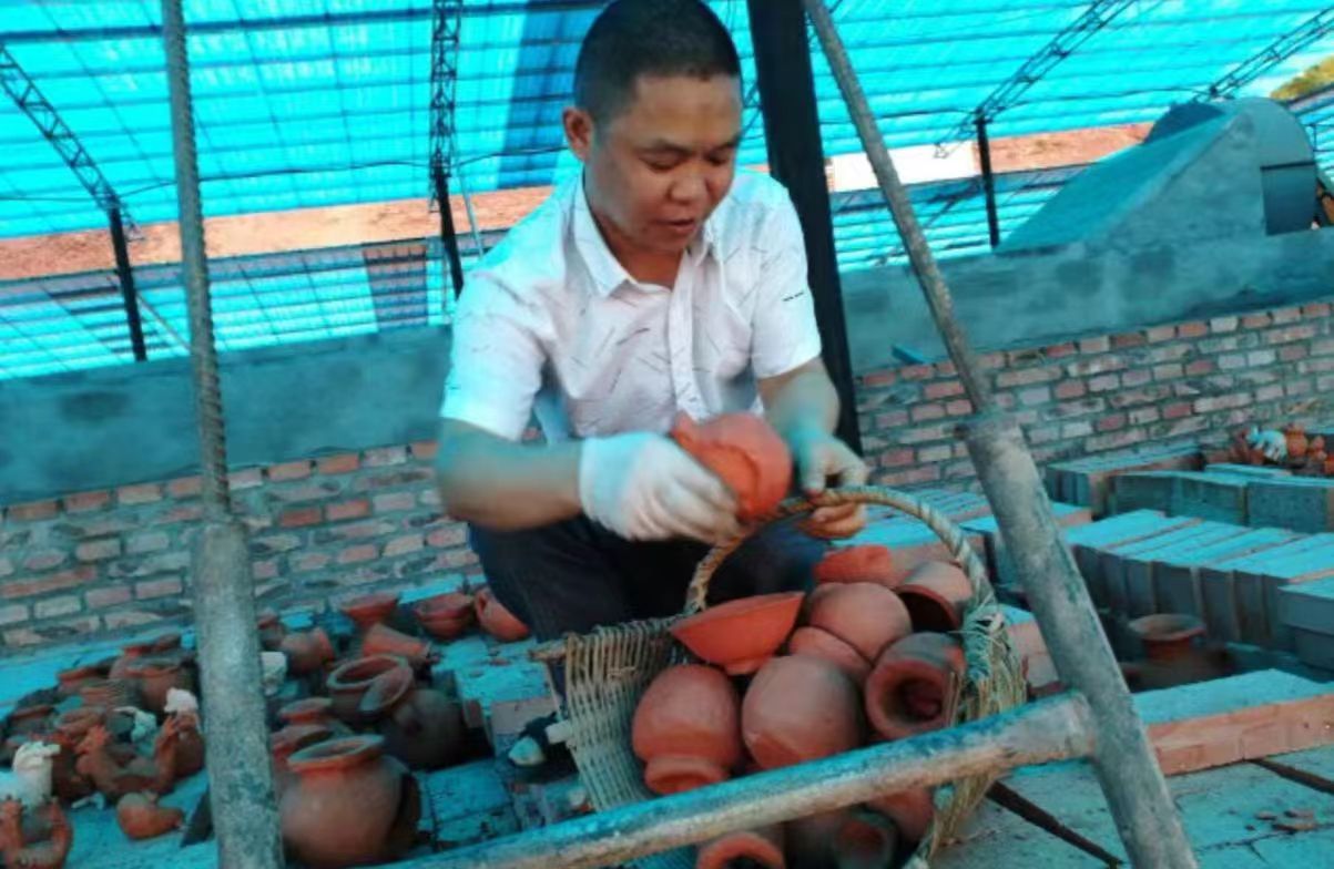 1716881618344912.jpg 老师指导.jpg