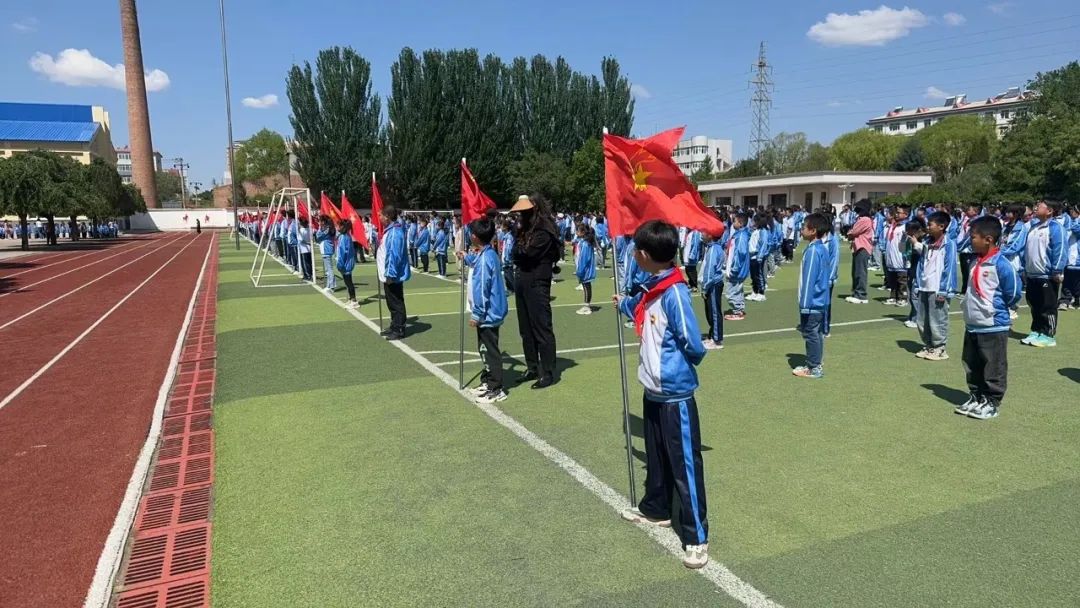 元宝山区向阳小学入队仪式照片3.jpg