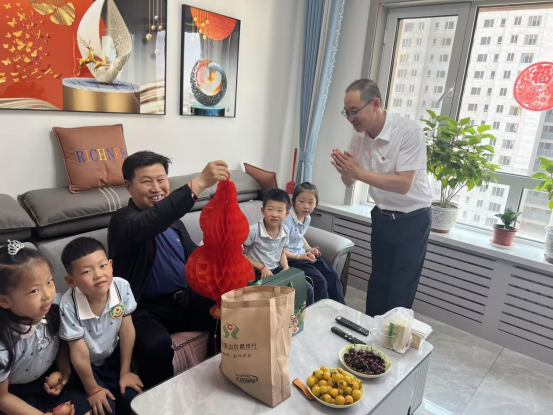 1718329006485878.png 元宝山区东城街道银河社区关工委端午节活动照片2.png