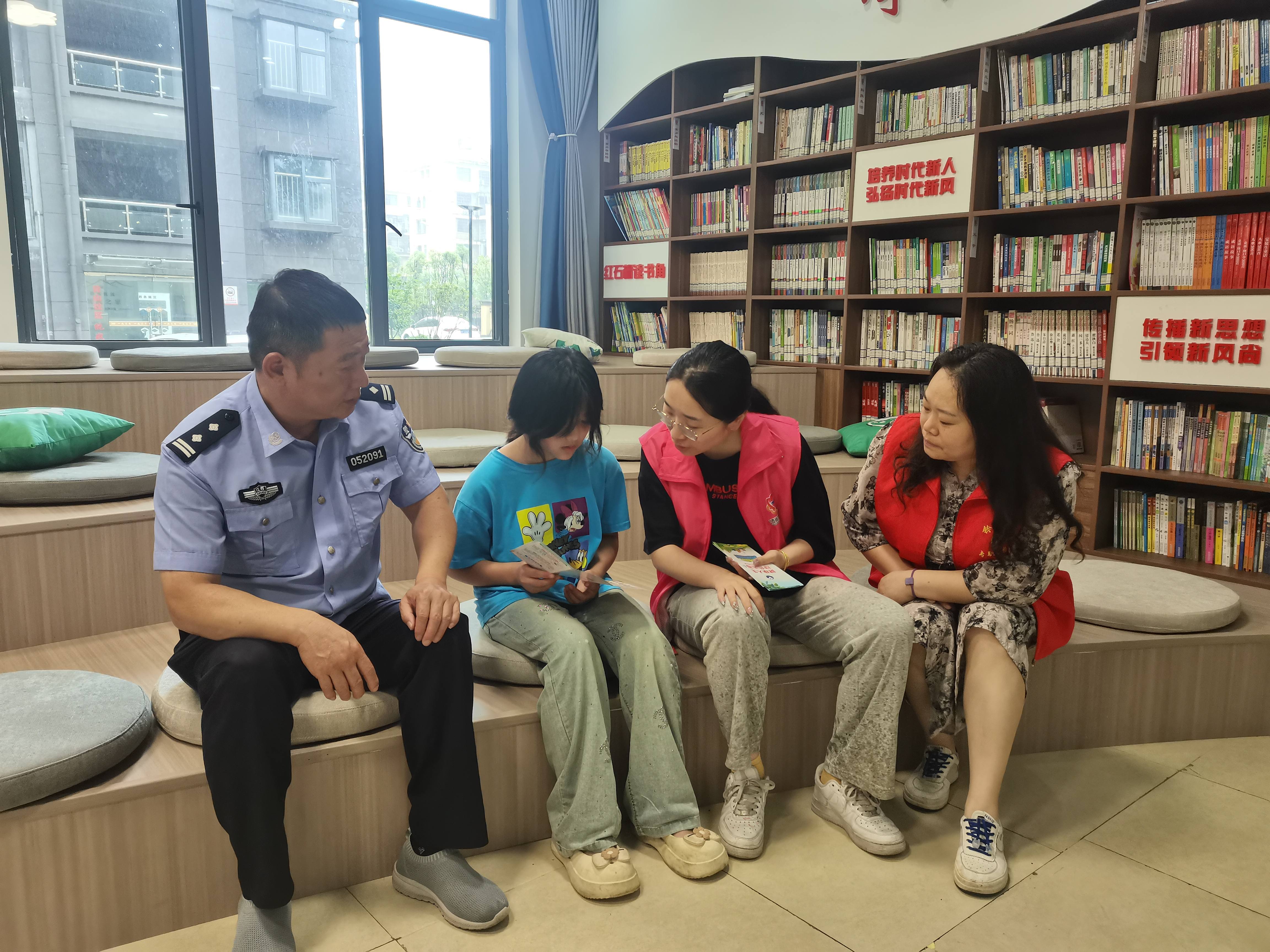 1718594821190096.jpg 1关爱活动照片_爱奇艺.jpg