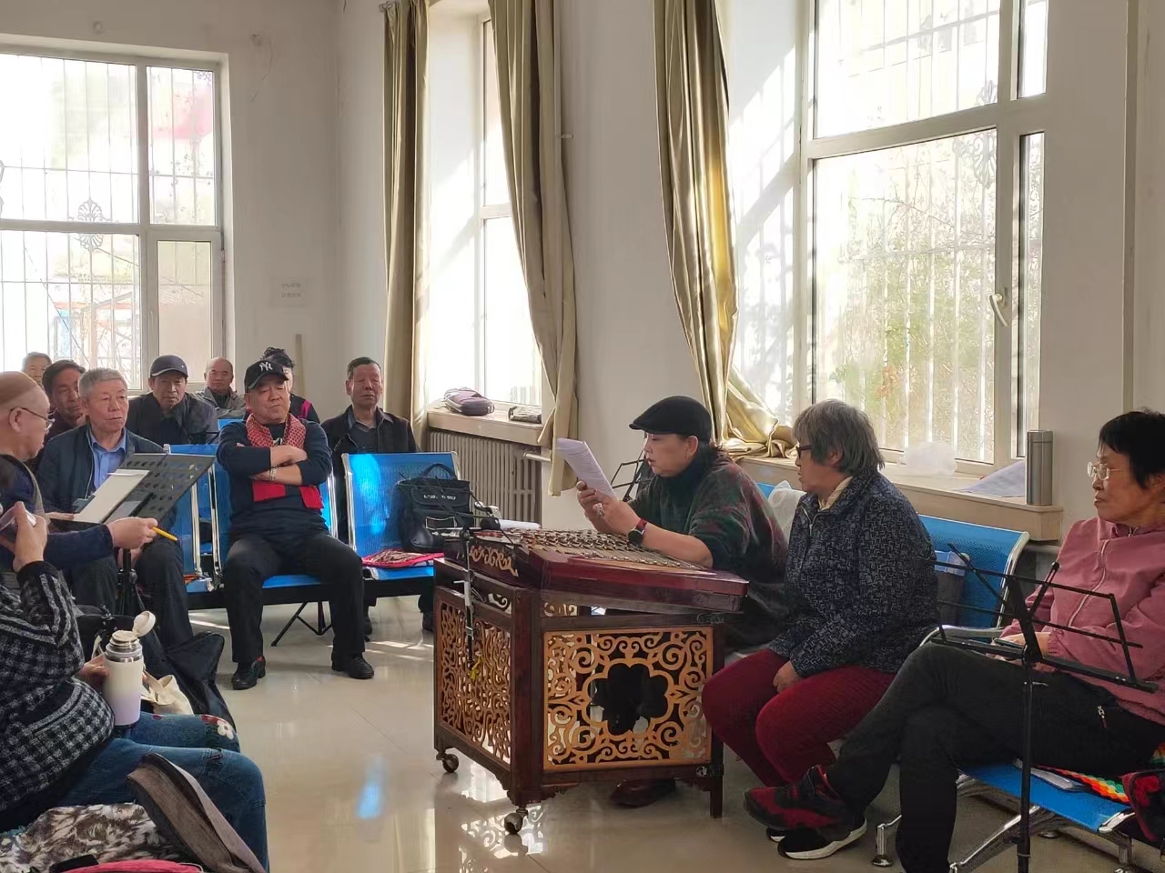 莫道桑榆晚 普法情相牵——红岗区八百垧阳光普法剧团学法普法纪实 (2).jpg