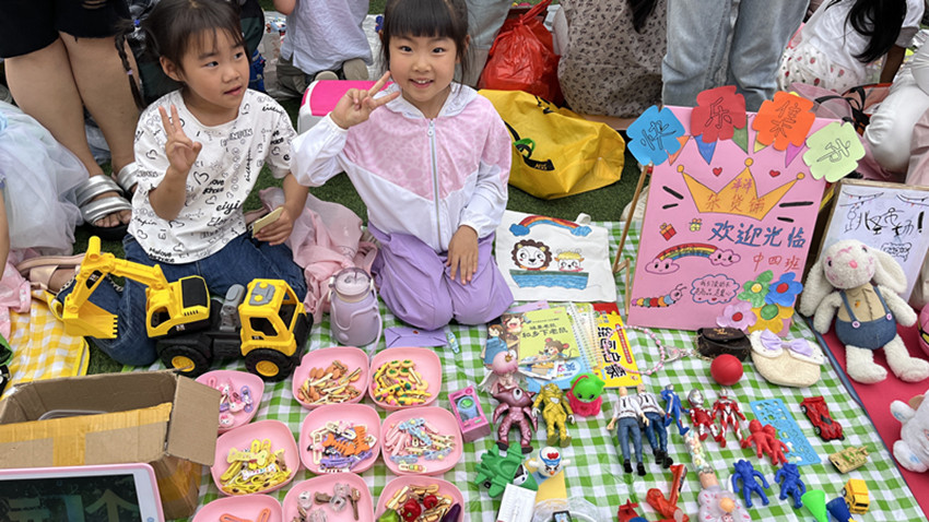 1719460883274113.jpg 元宝山区东城街道银河社区、二幼关工委“小市场、大梦想、童想未来”活动照片12_副本.jpg